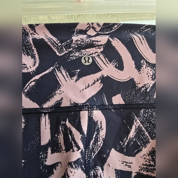 Lululemon Athletica Pink and Black Patterned Leggings - Picture 6 of 14